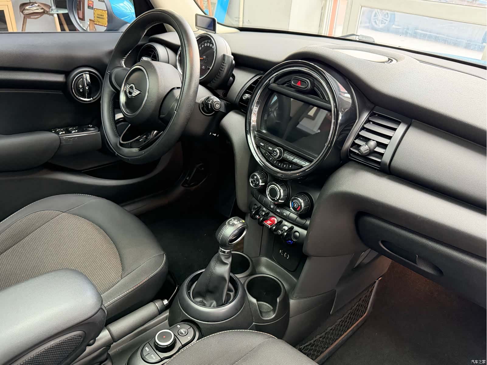 Mini ONE, 2017 33