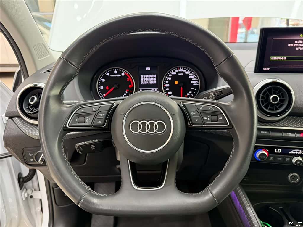 Audi Q2L, 2023 11
