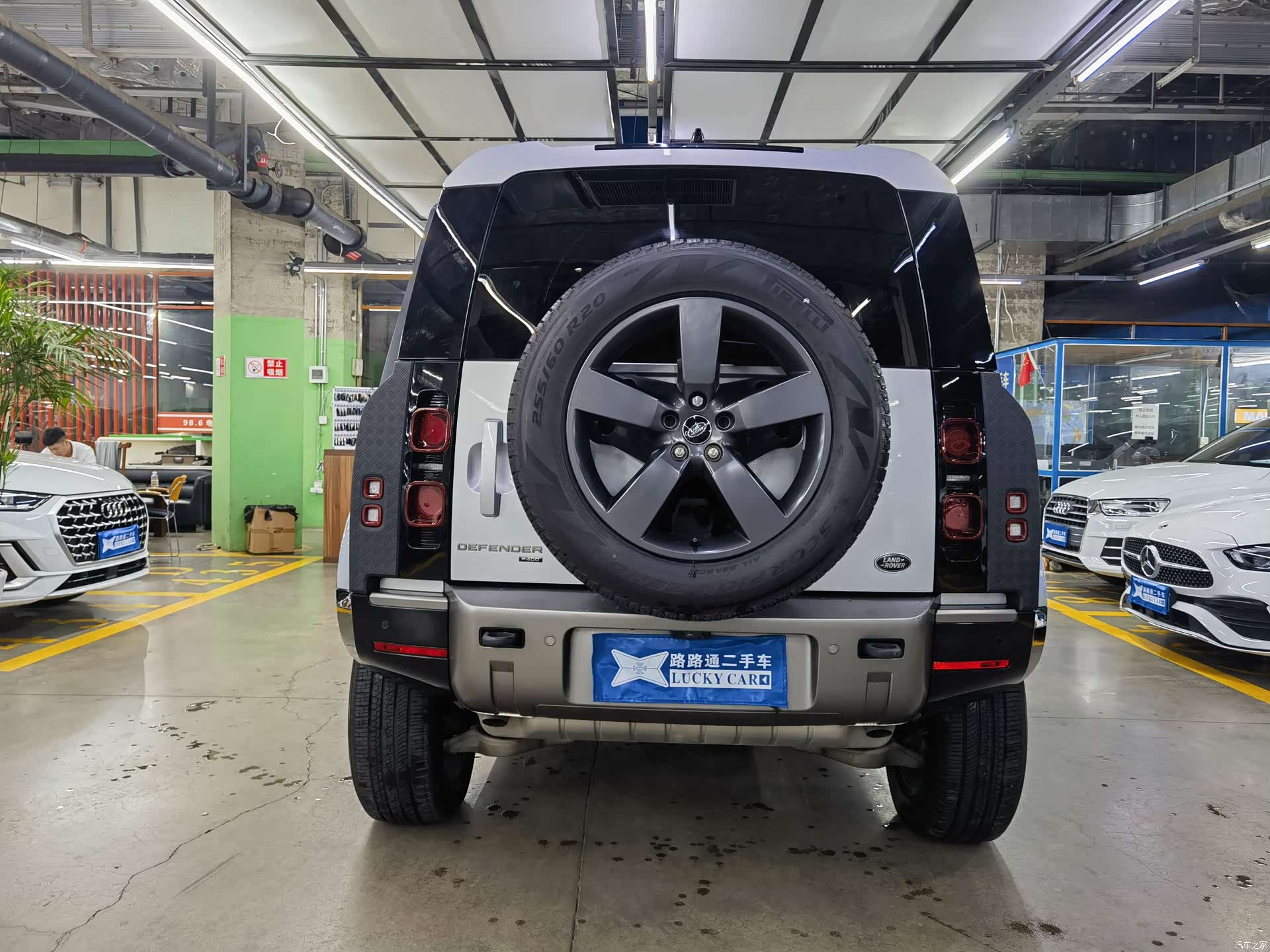 Land Rover Defender, 2022 все фото