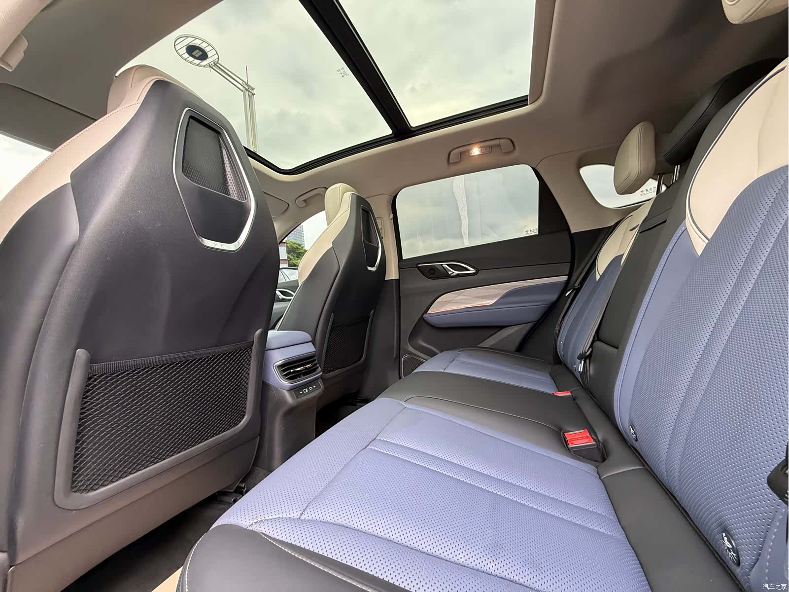 Hongqi HS3, 2023 7