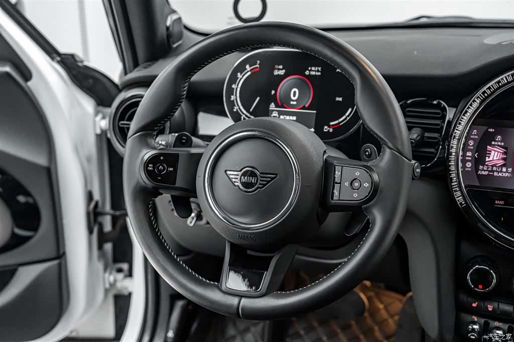 Mini Cooper, 2024 27