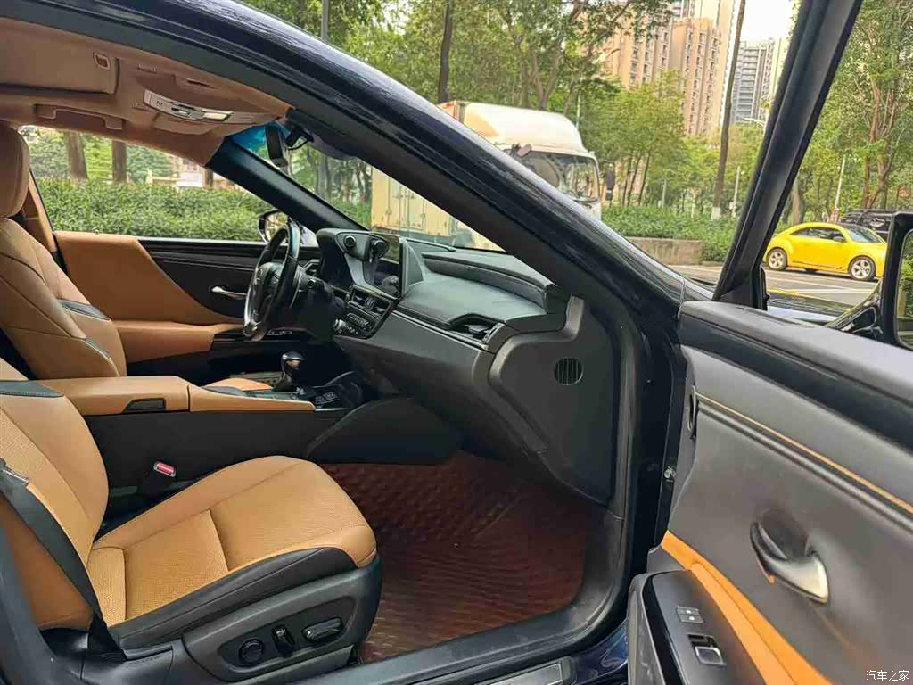 Lexus ES, 2022 3