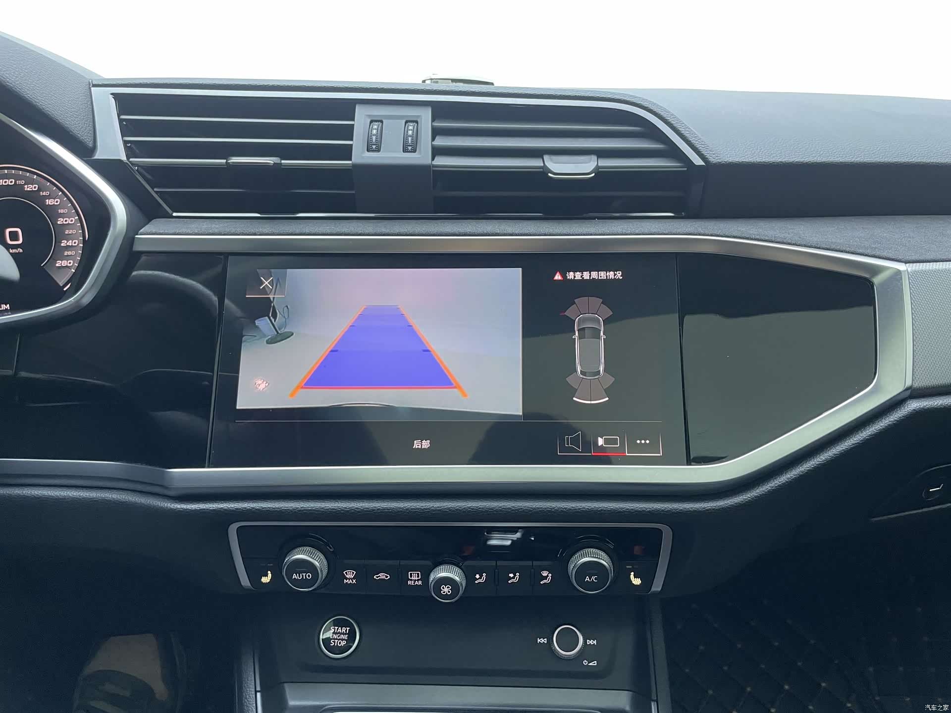 Audi Q3, 2023 11