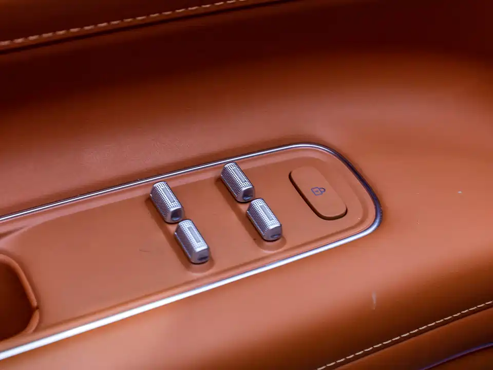 AITO Ask the world M9