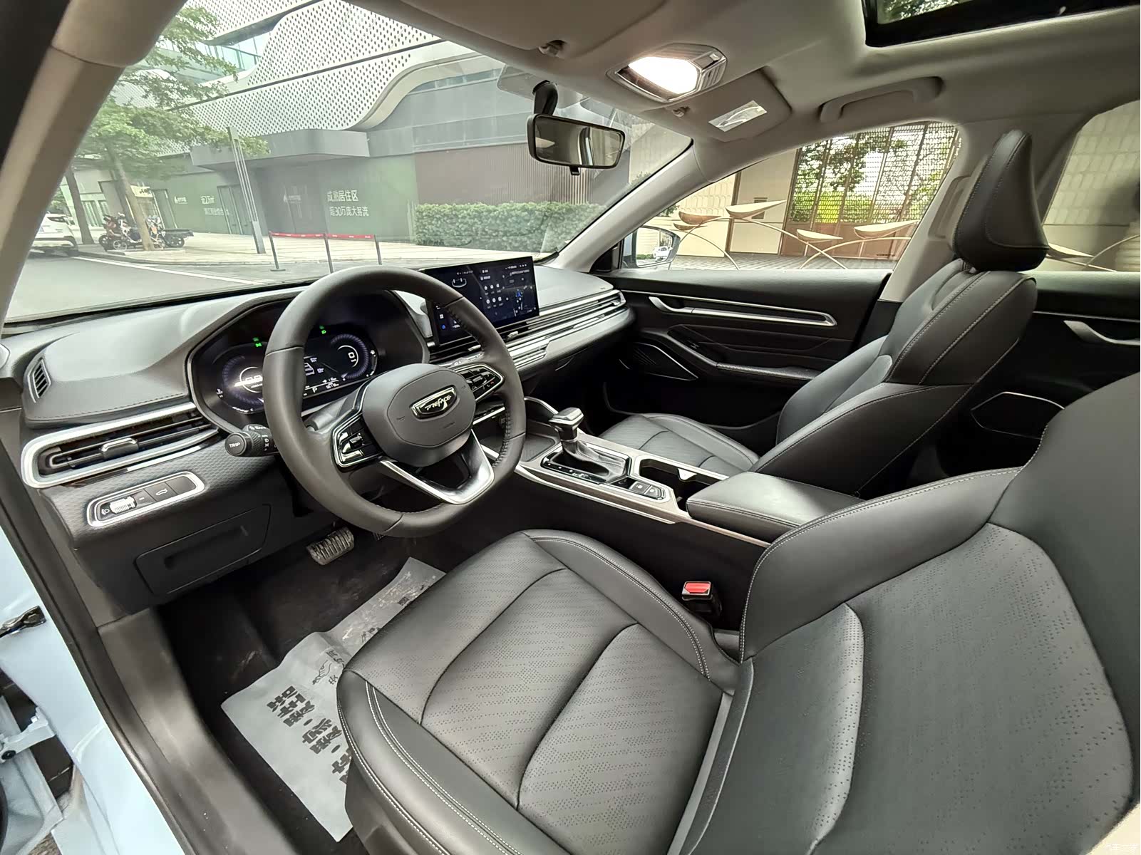 Geely Emgrand, 2023 9