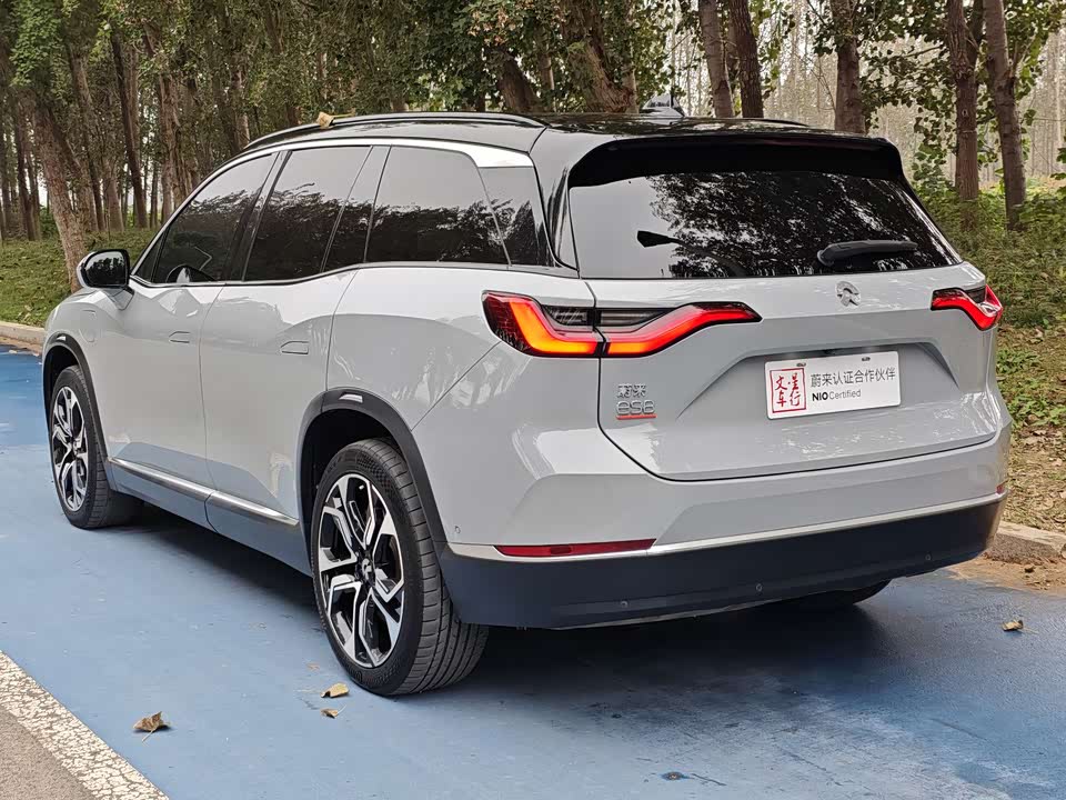 NIO ES8