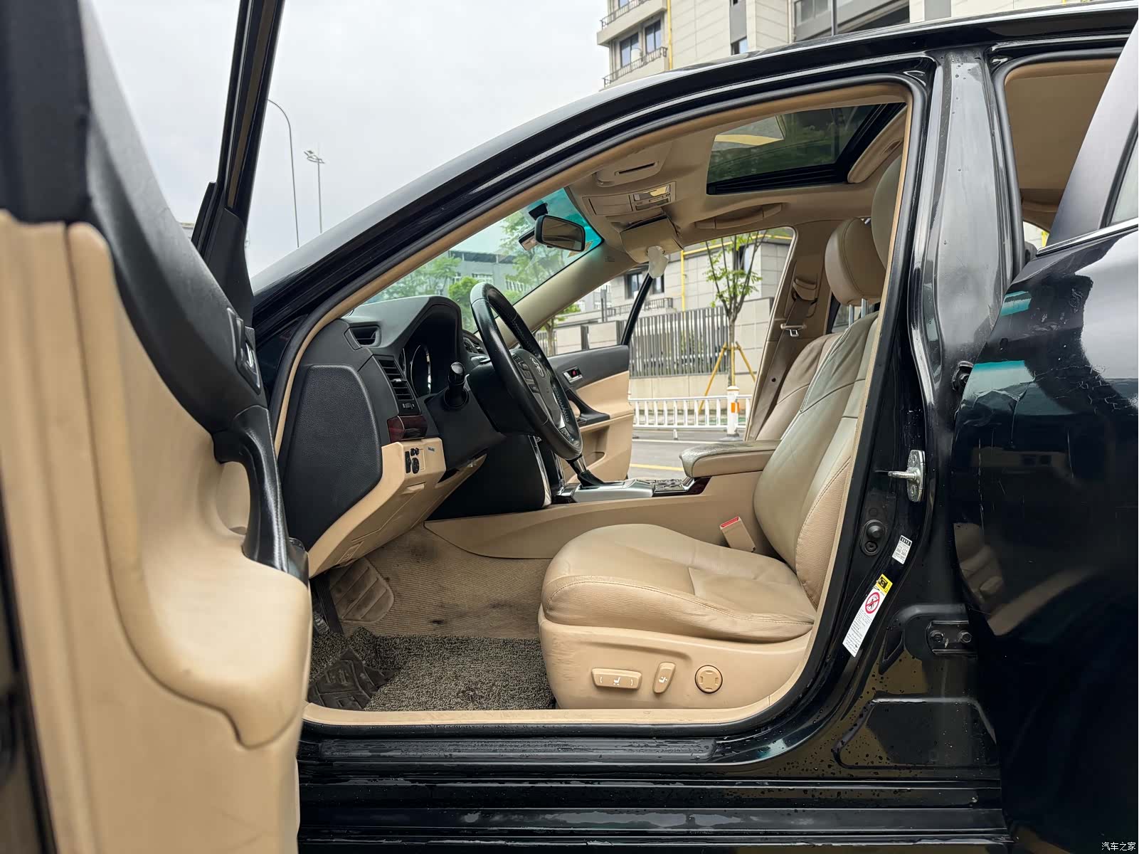 Toyota 2.5V, 2011 10