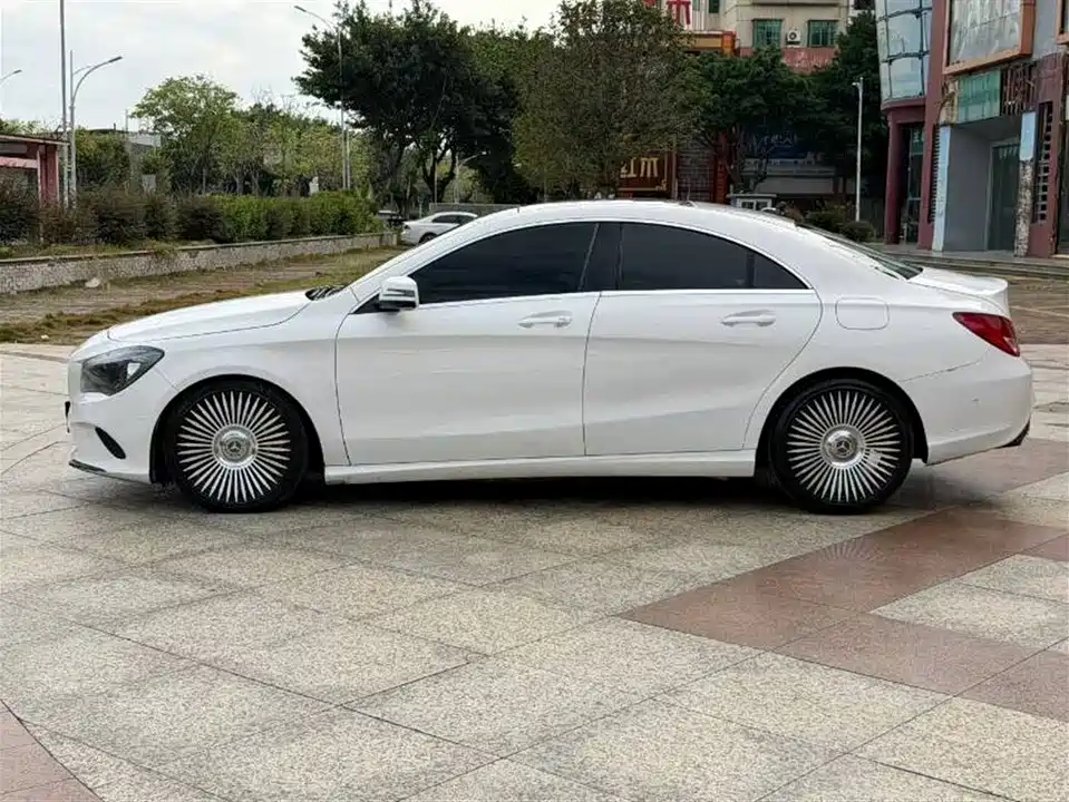Mercedes-Benz CLA