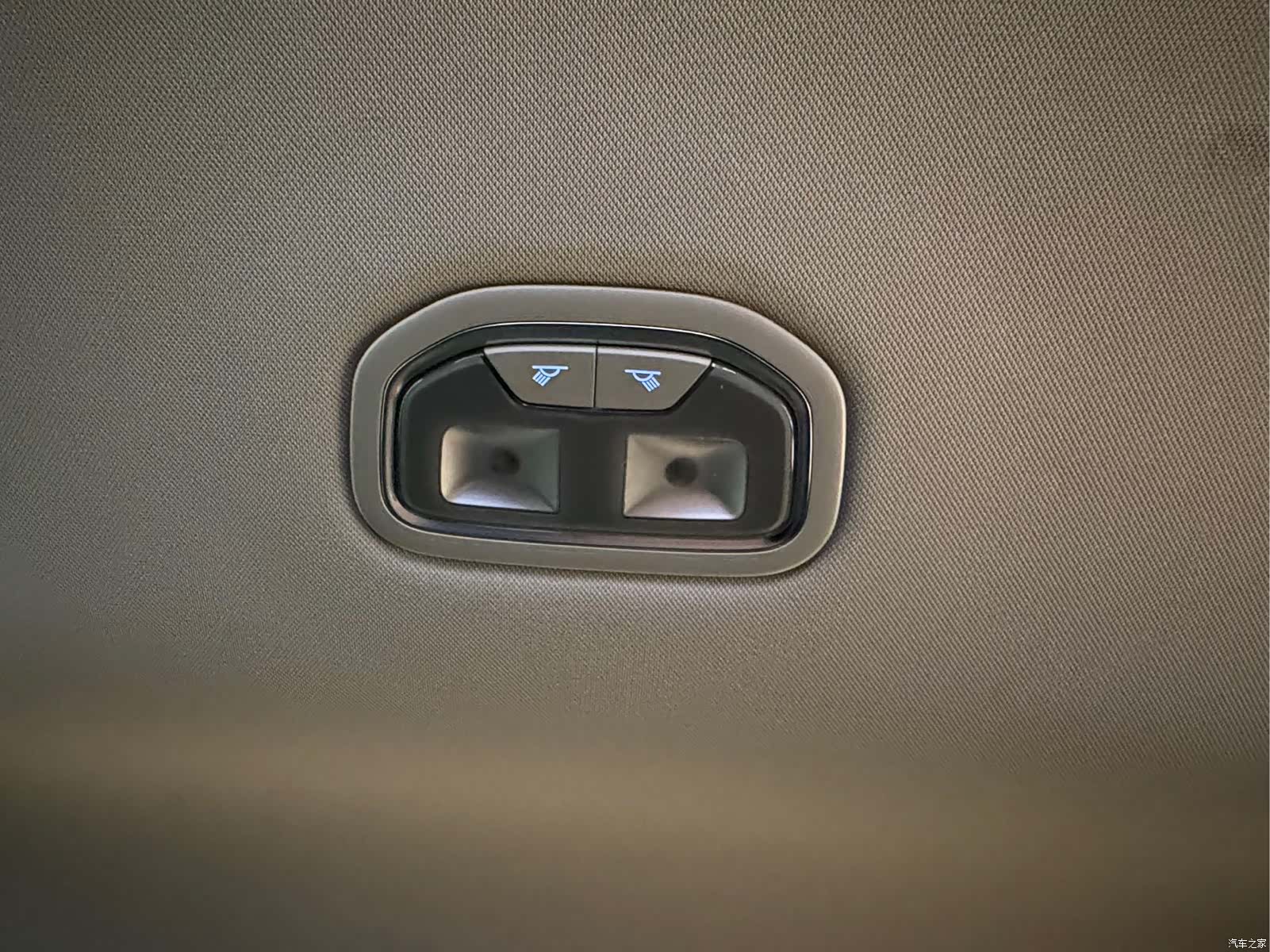 Geely Coolray, 2022 13