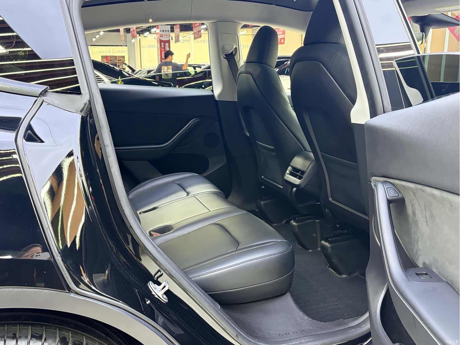 Tesla Model Y, 2023 9