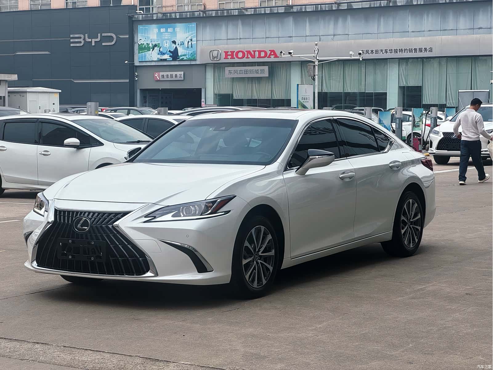 Lexus ES, 2023 3