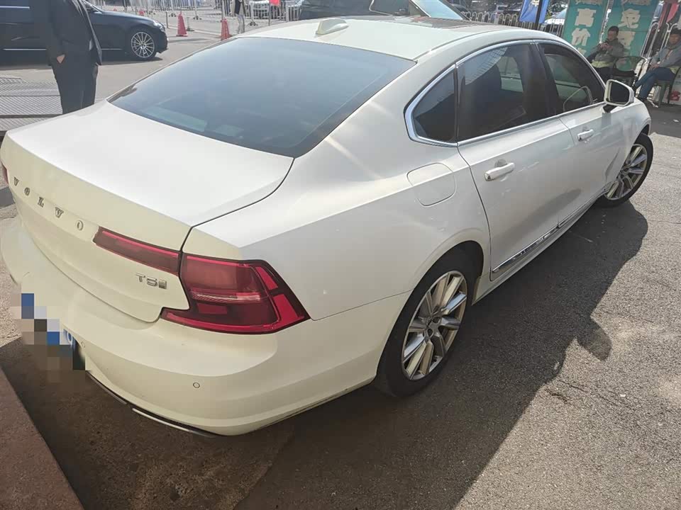 Volvo S90