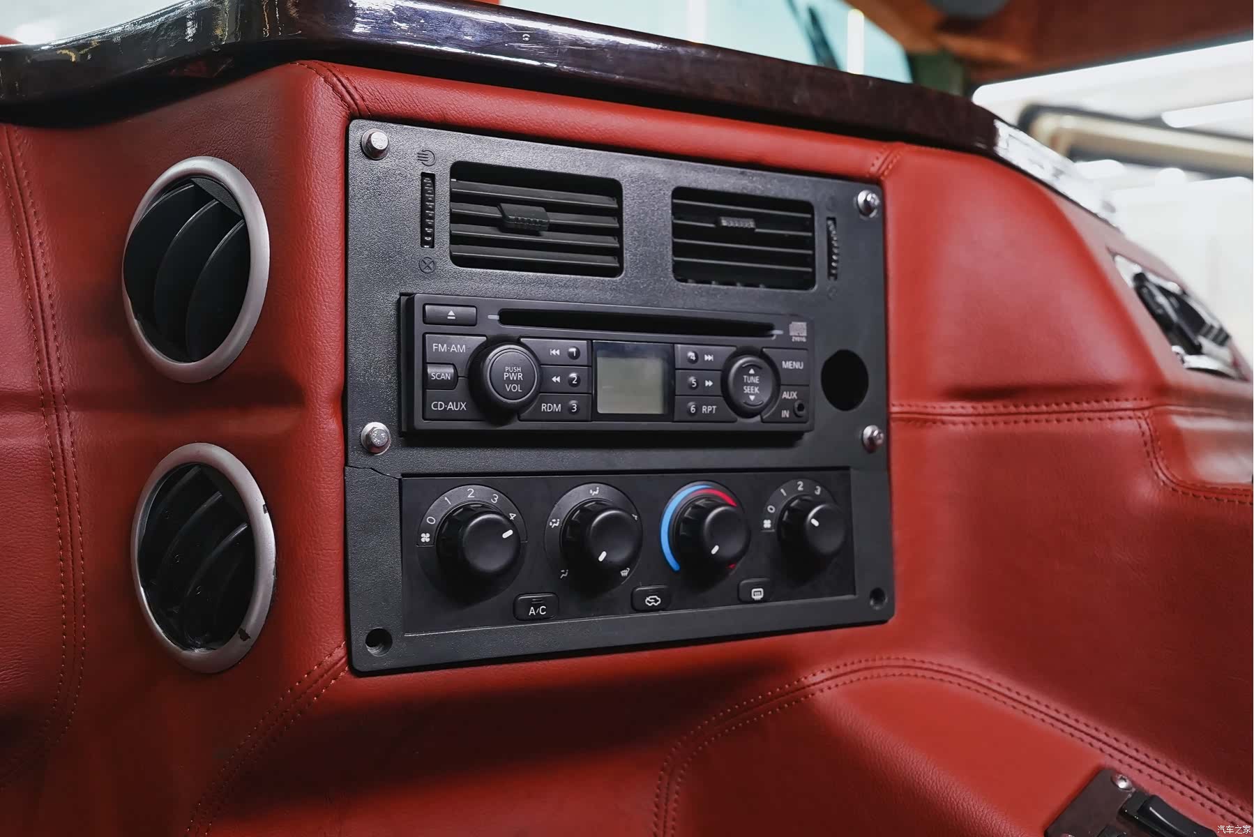 Hummer H1, 2017 23