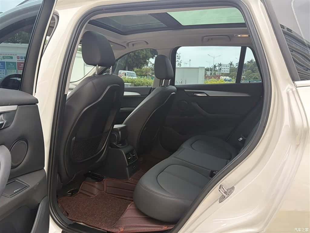 BMW X1, 2019 все фото