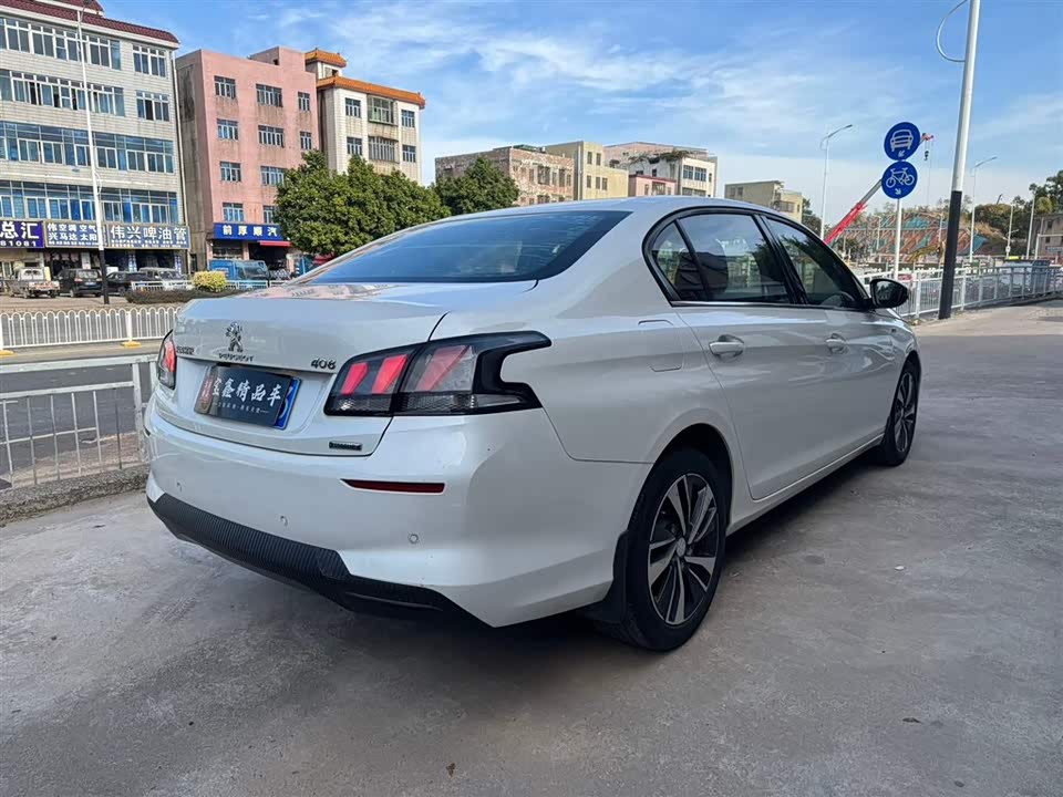 Peugeot 408