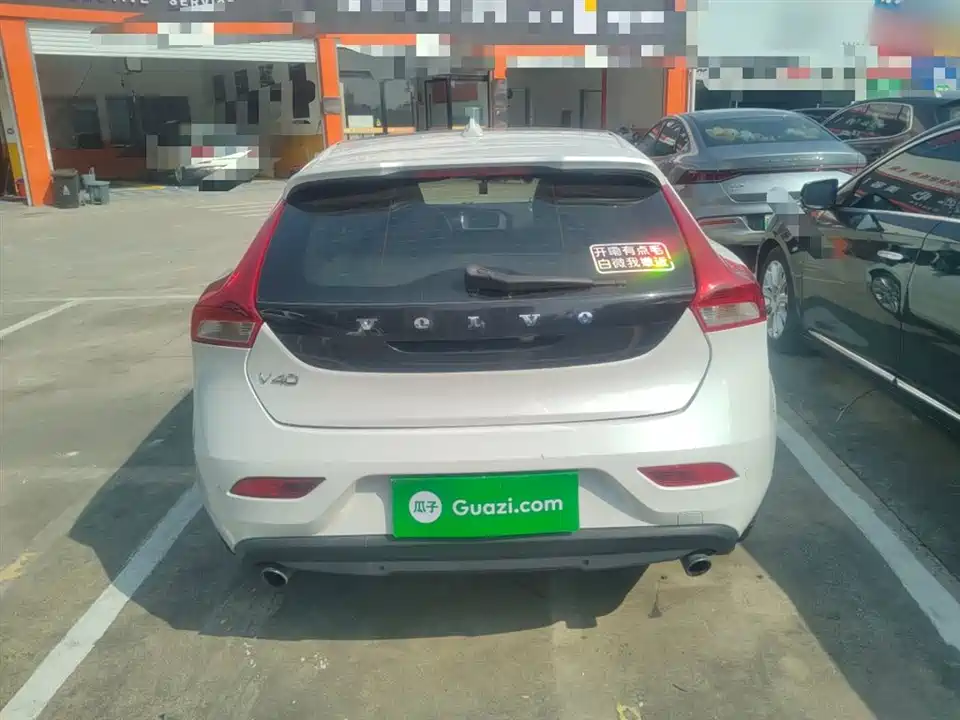 Volvo V40