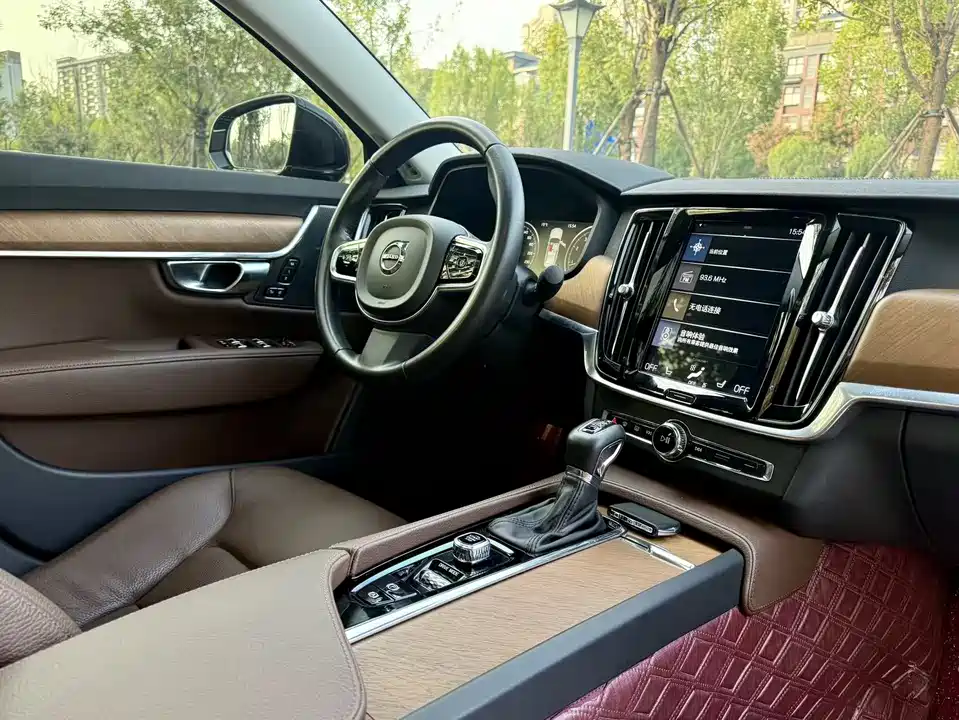 Volvo S90