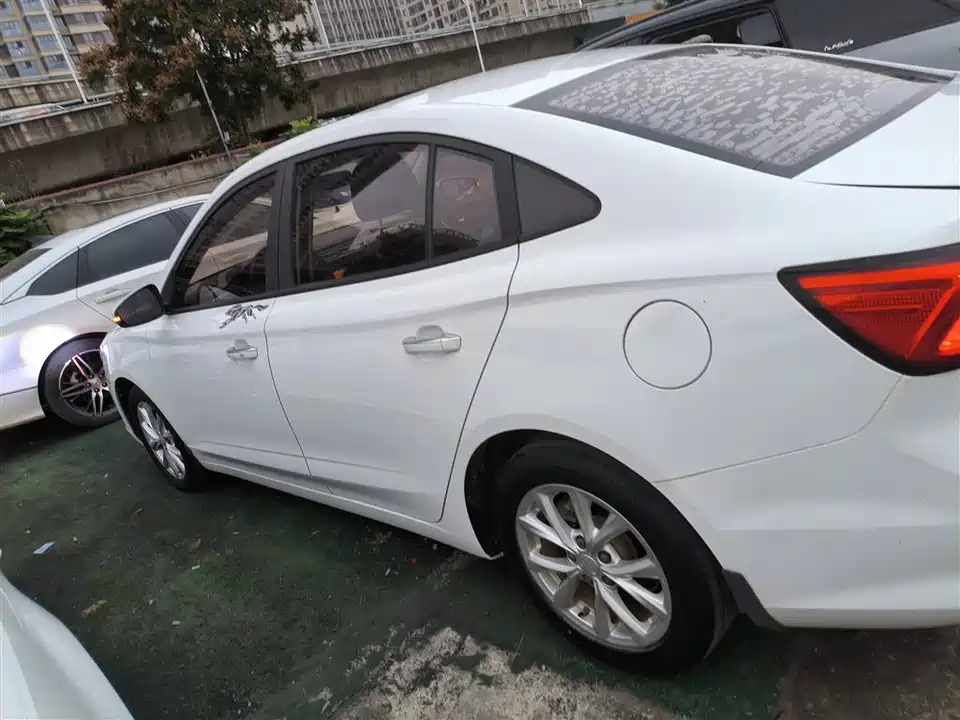 Roewe i5