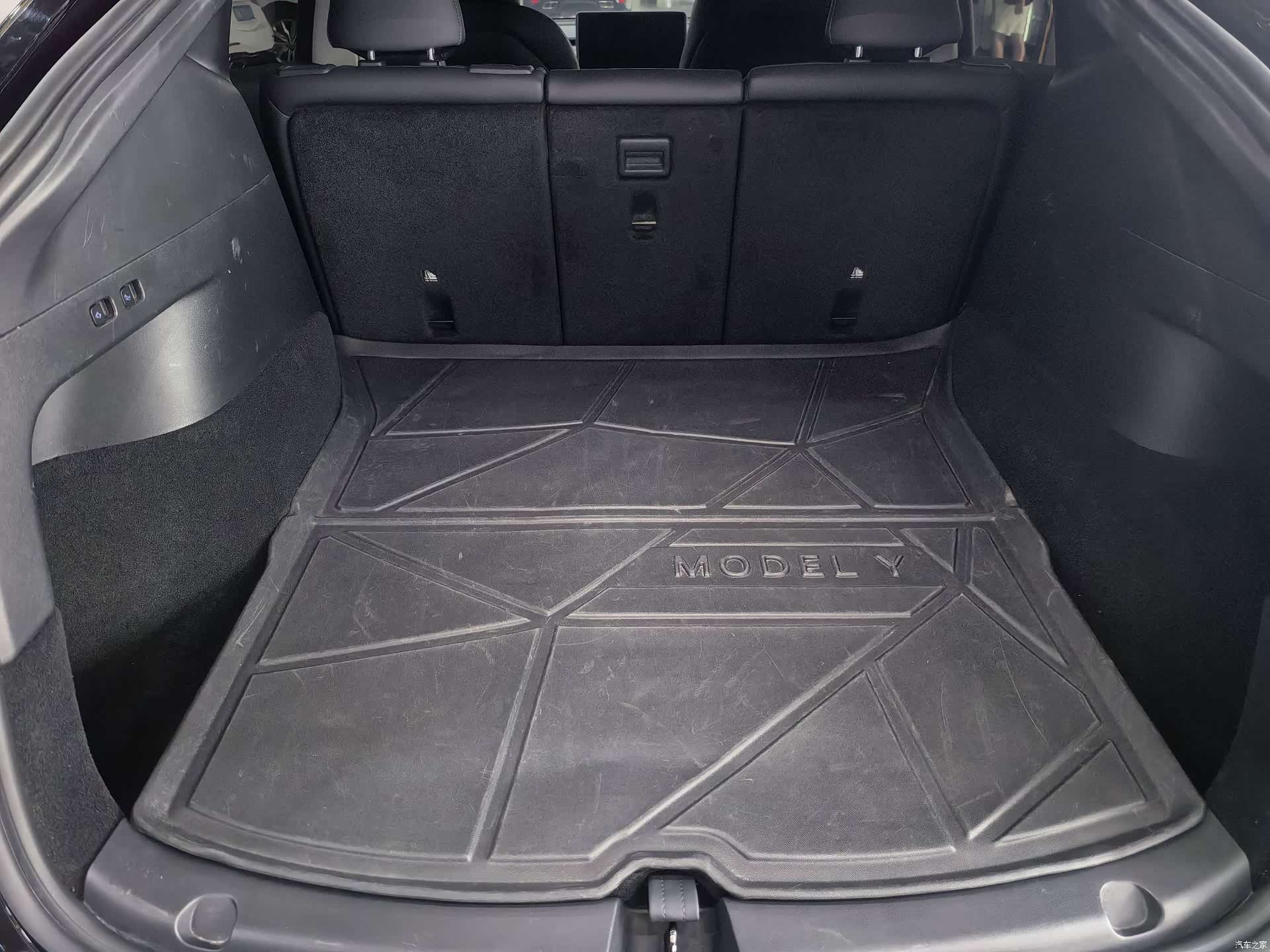 Tesla Model Y, 2023 14