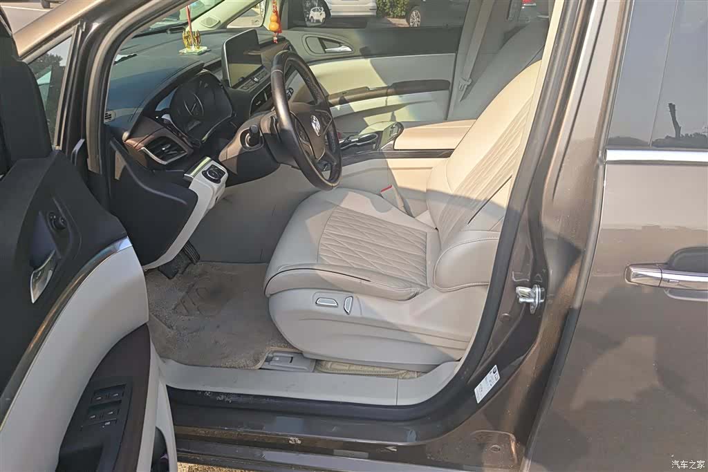 Buick GL8, 2021 9