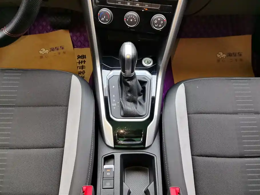 Volkswagen T-ROC exploring Songs