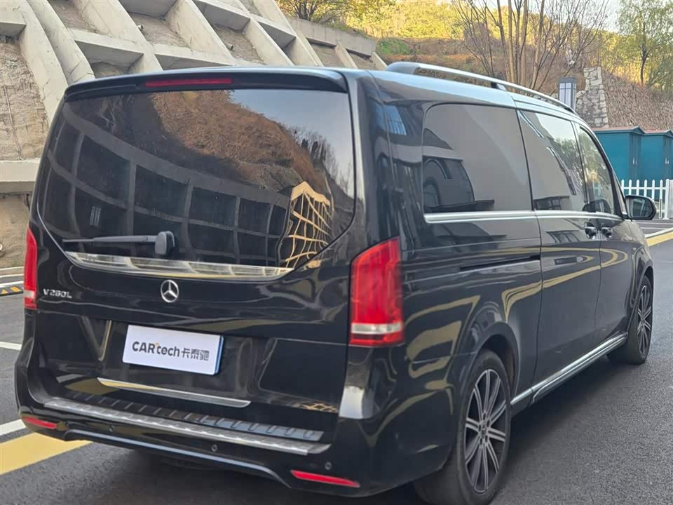 Mercedes-Benz V-class