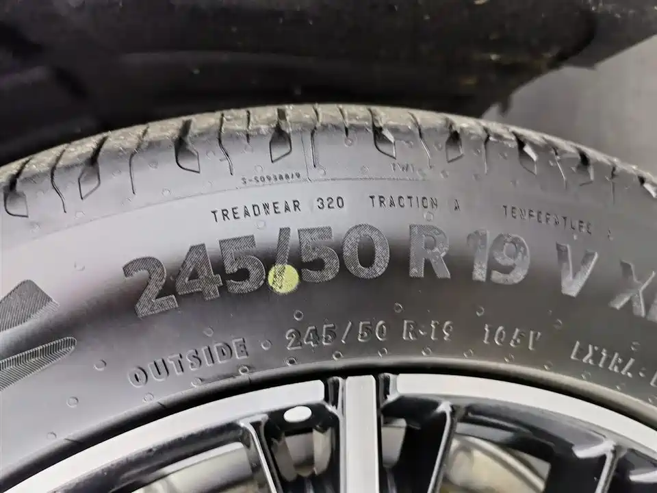 VOYAH Lantu chasing light