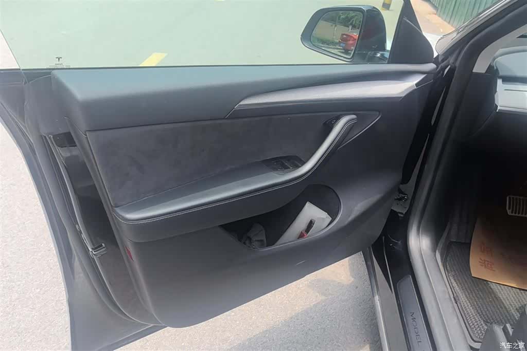 Tesla Model Y, 2023 7