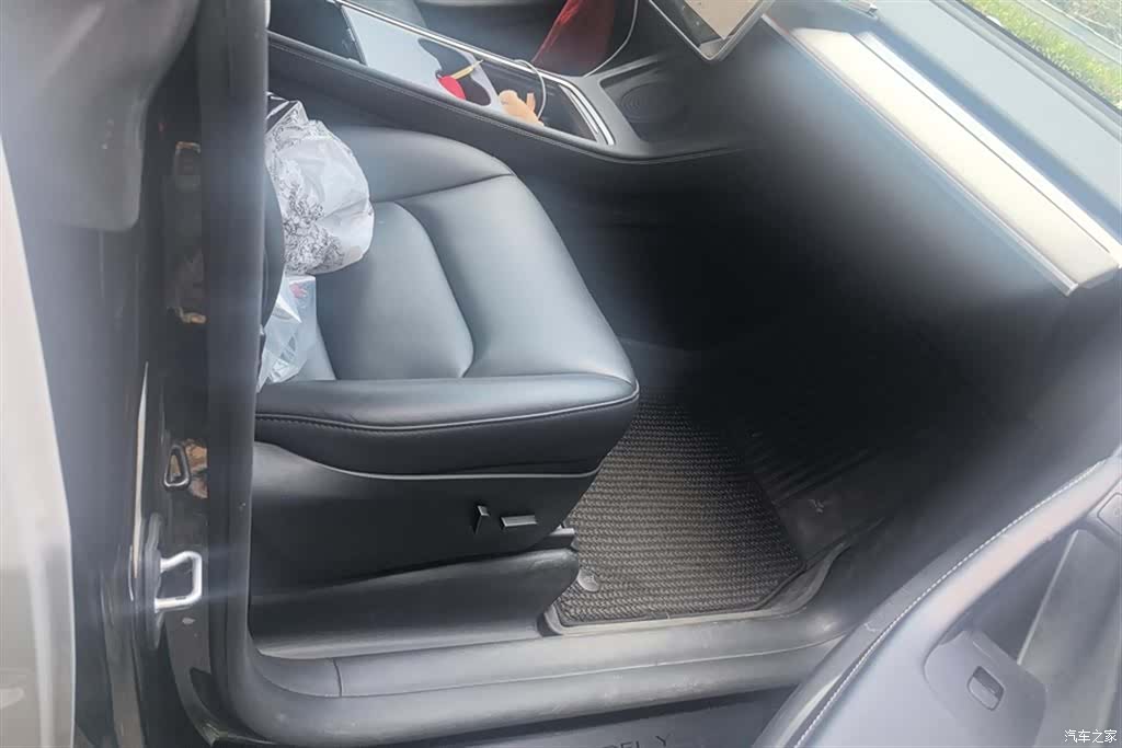 Tesla Model Y, 2023 8