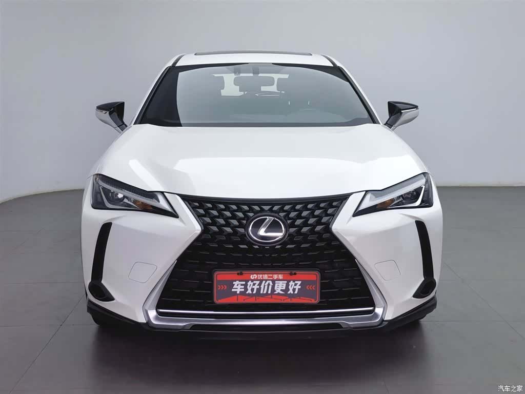 Lexus UX, 2021 3