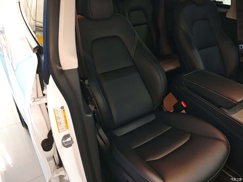 Tesla Model Y, 2023 25