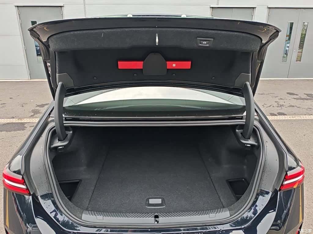 BMW i5, 2025 14