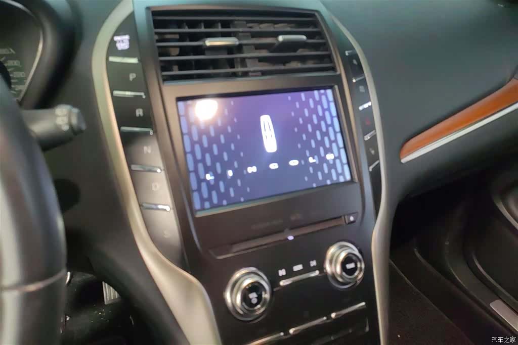 Lincoln MKC, 2019 13