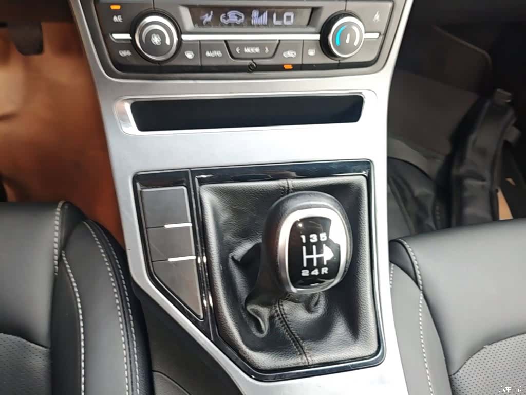 Geely Emgrand, 2018 14