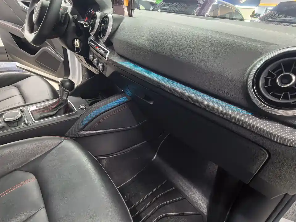 Audi Q2L Audi Q2L