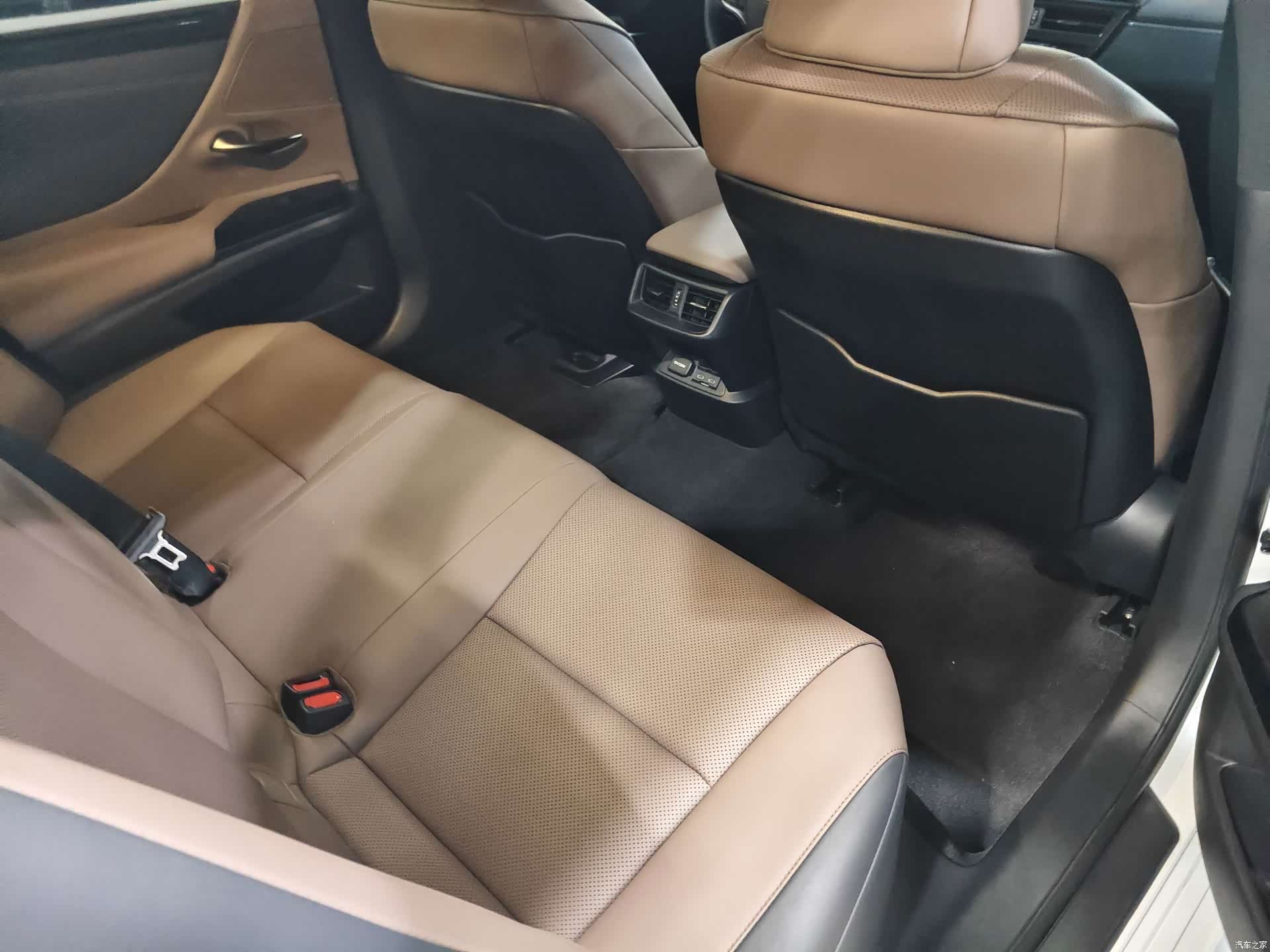 Lexus ES, 2023 14