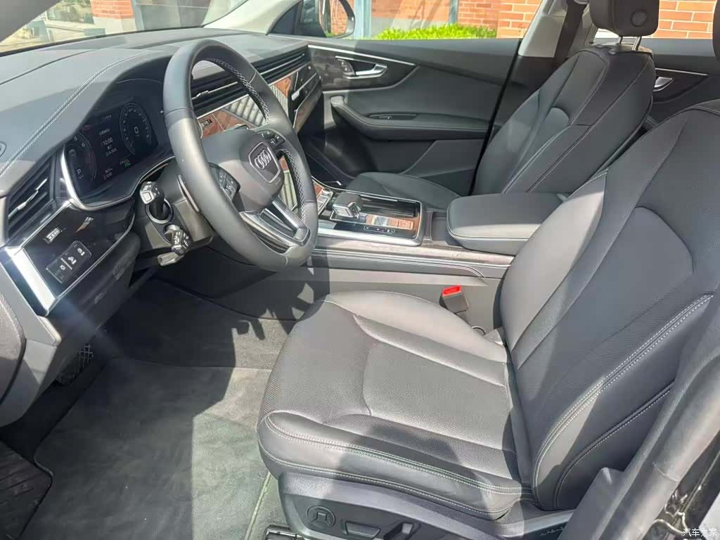 Audi Q8, 2025 6