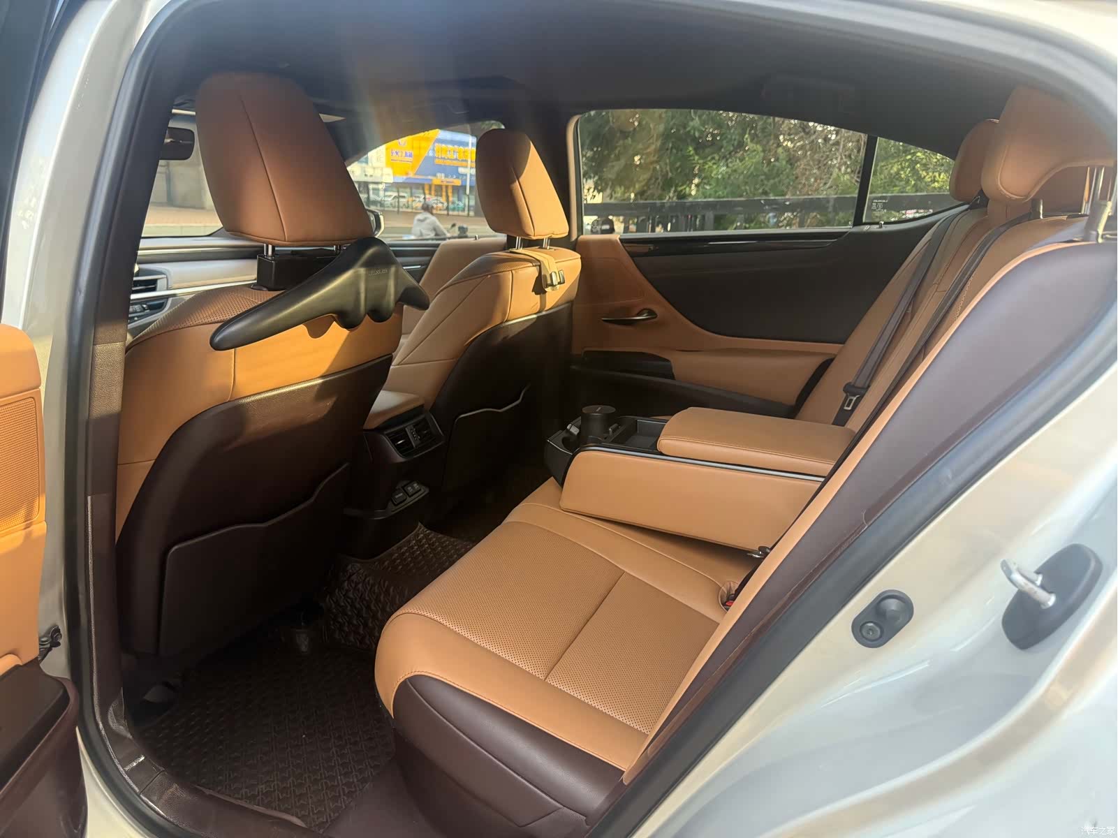 Lexus ES, 2019 8