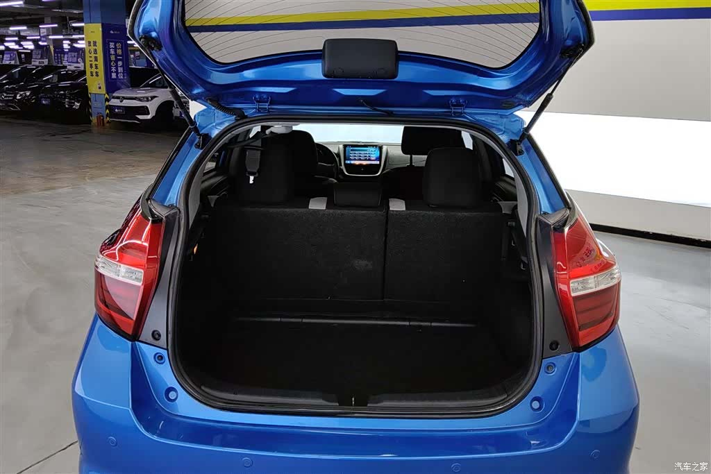 Toyota YARiS L, 2020 4