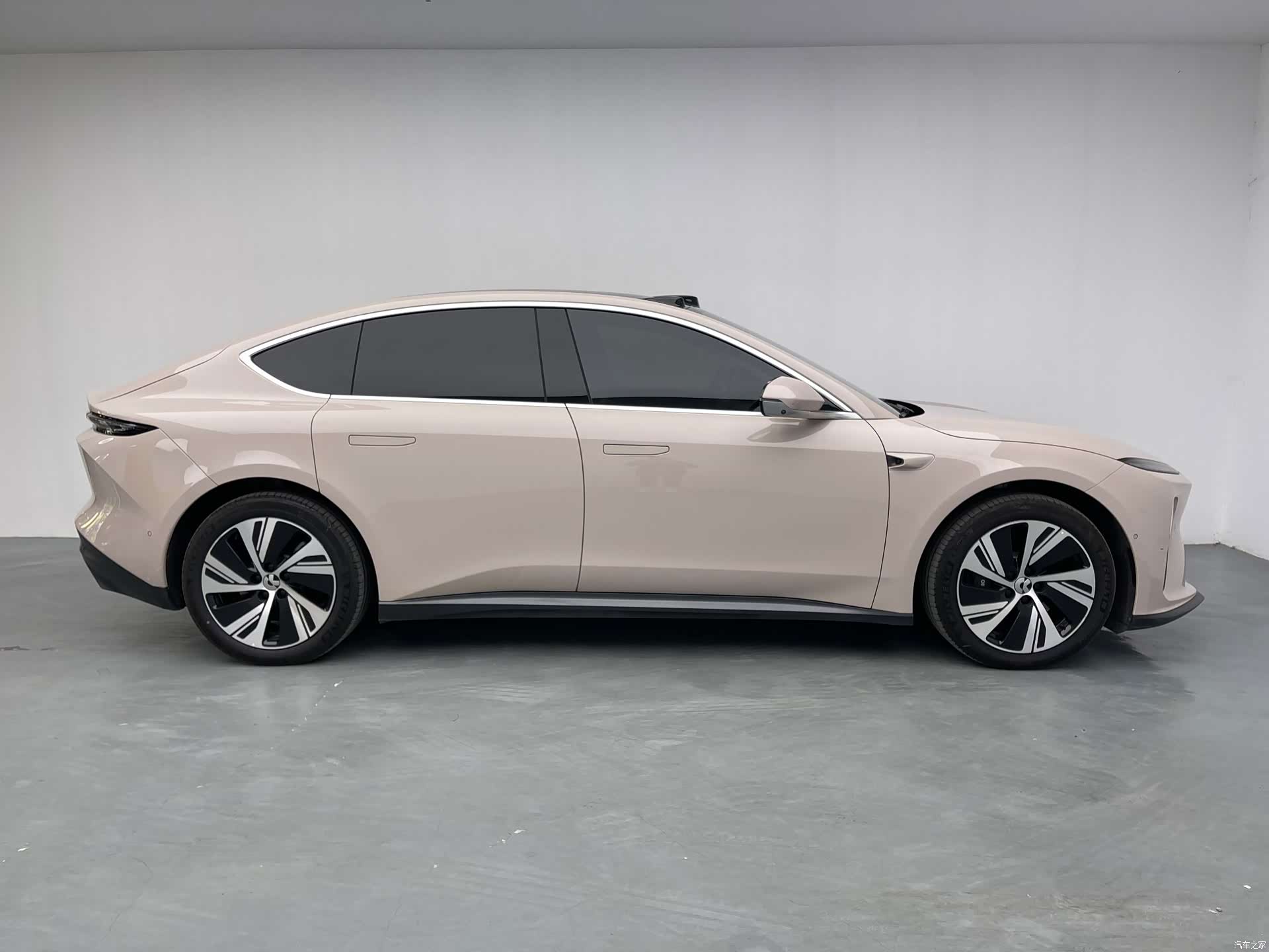 NIO ET5, 2025 все фото