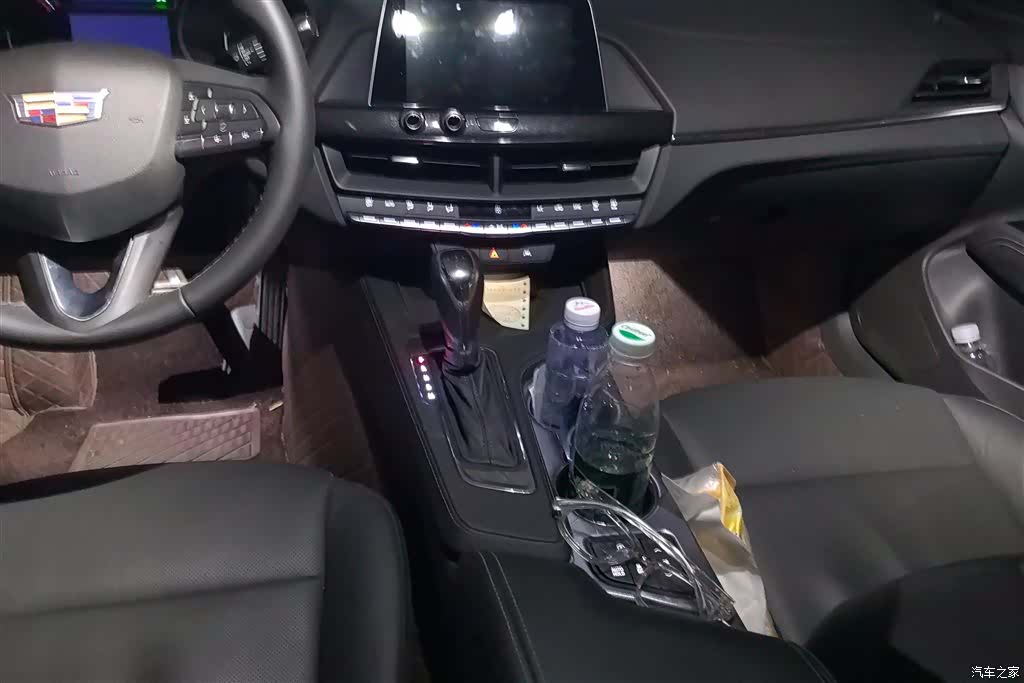 Cadillac CT4, 2023 15