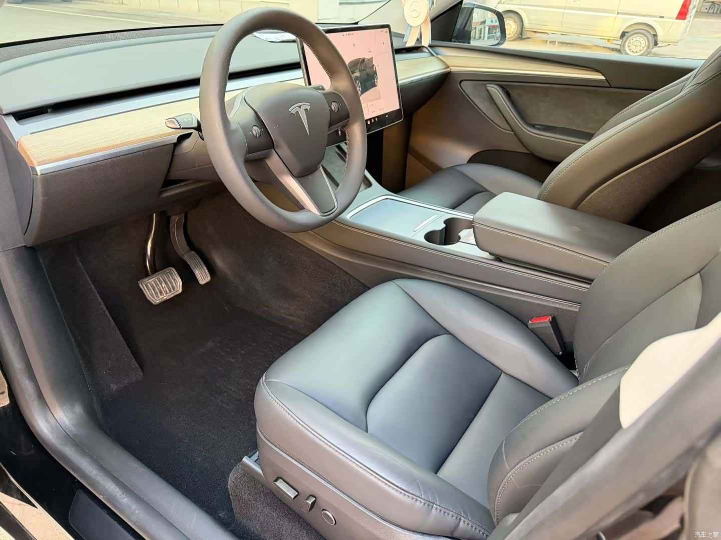 Tesla Model Y, 2023 3
