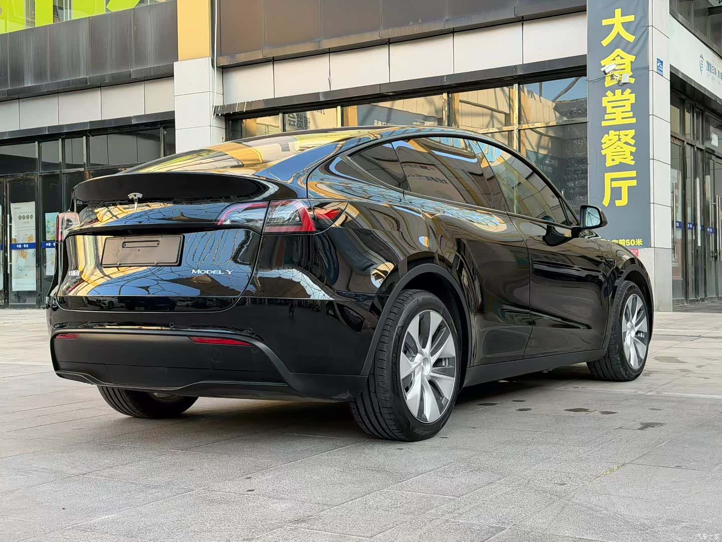 Tesla Model Y, 2023 8