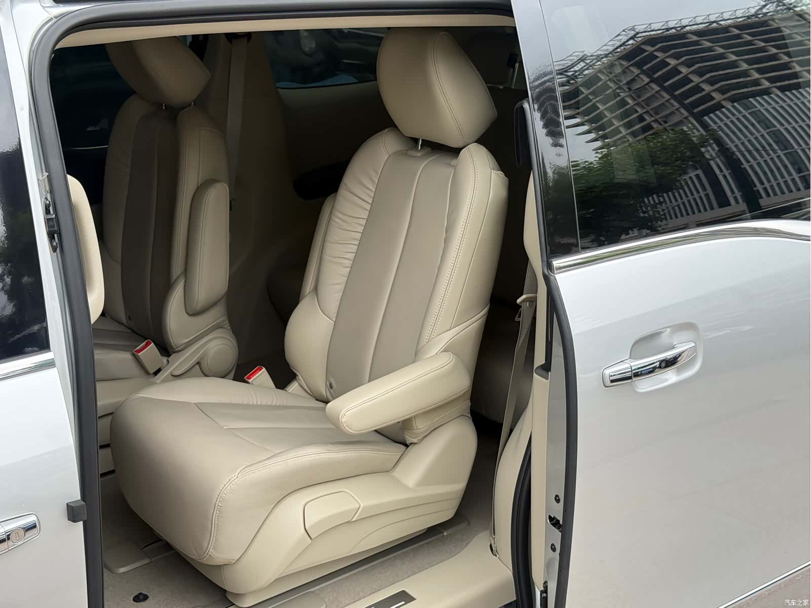 Buick GL8, 2017 13