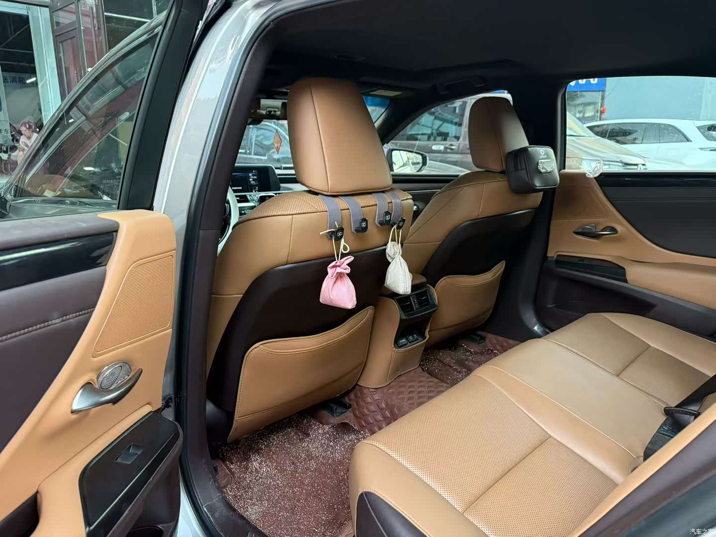 Lexus ES, 2019 7