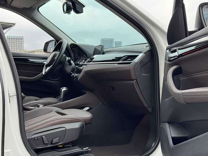BMW X1 xin neng yuan 2018 xDrive25Le Люкс