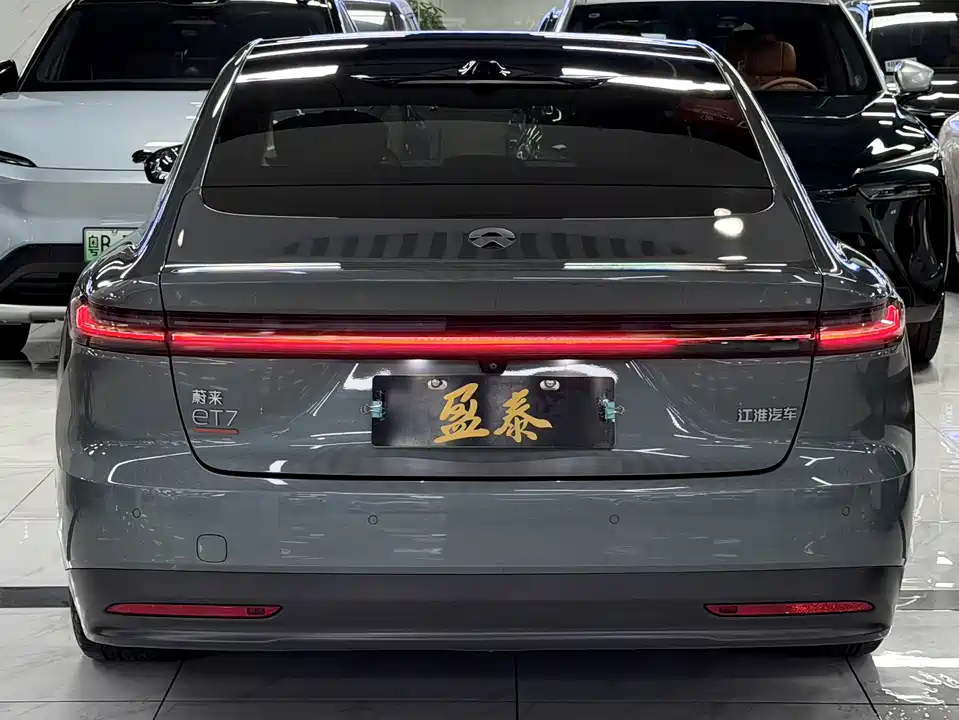 NIO ET7