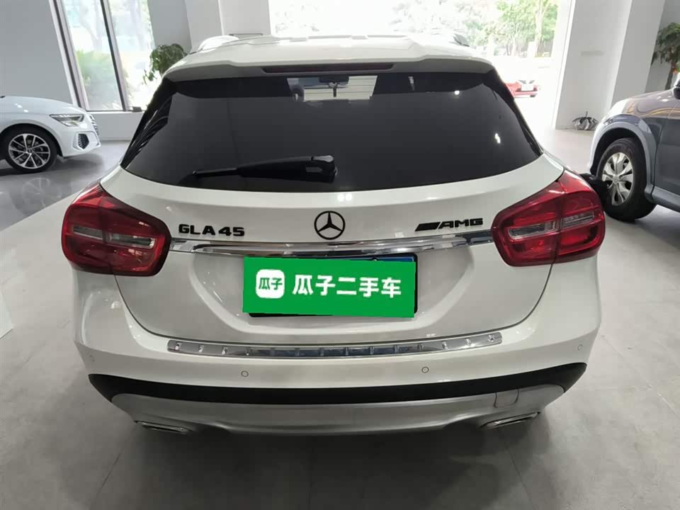 Mercedes-Benz GLA Mercedes-Benz GLA