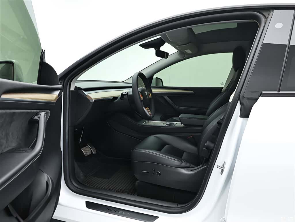 Tesla Model Y, 2023 11