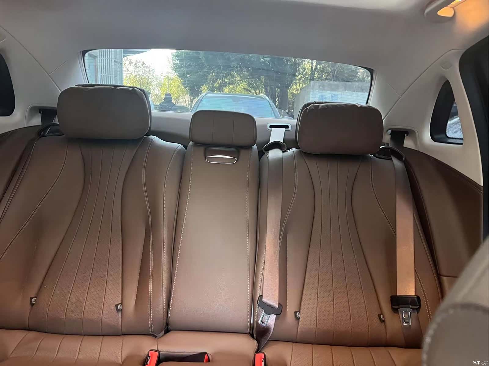 Mercedes-Benz E-Class, 2019 12